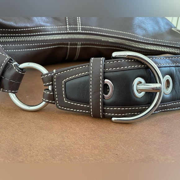 Coach EUC zipper top u moon shape shoulder handbag in chocolate brown - Picture 5 of 12